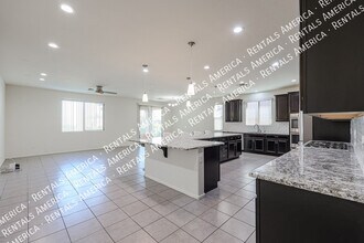 15734 W McKinley St in Goodyear, AZ - Foto de edificio - Building Photo