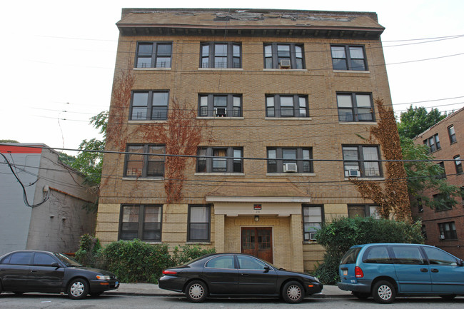 26 Rollins St in Yonkers, NY - Building Photo - Building Photo