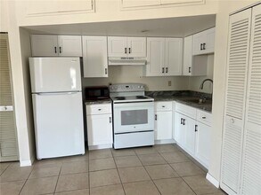 215 Goldstein St in Punta Gorda, FL - Building Photo - Building Photo