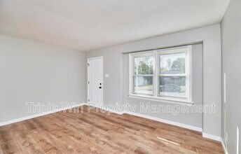 10315 St Arthur Ln in St. Ann, MO - Building Photo - Building Photo