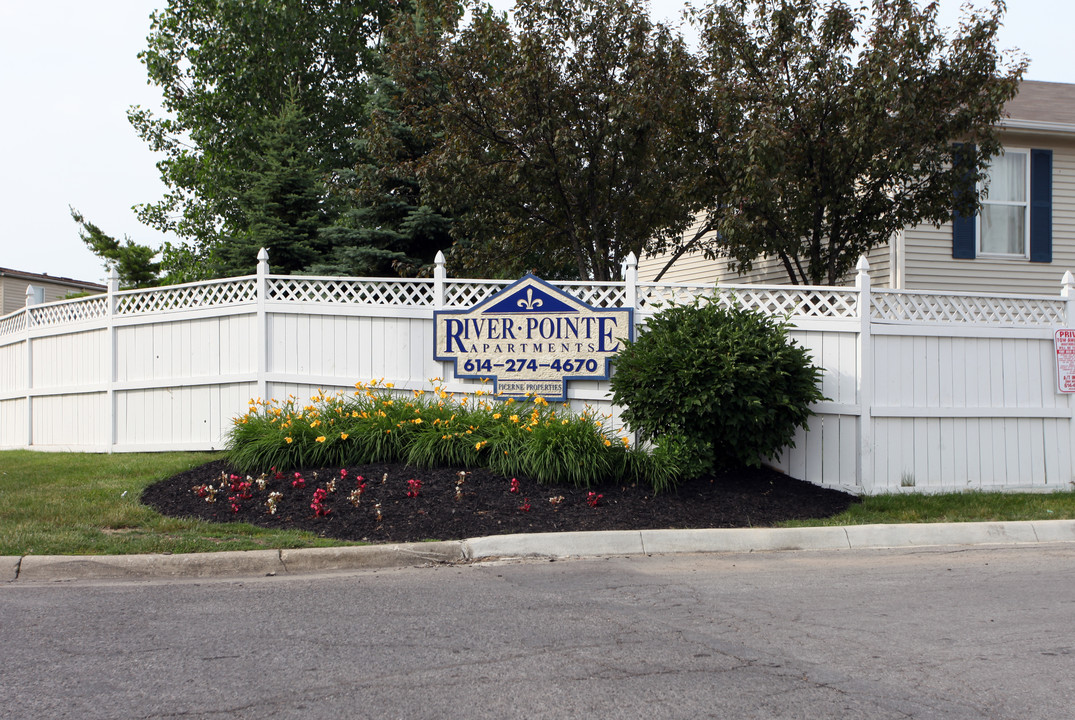 River Pointe Apartments in Columbus, OH - Foto de edificio