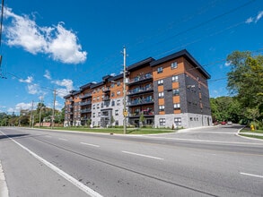 Village West Apartments in London, ON - Building Photo - Building Photo