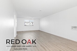 13325 Heacock St in Moreno Valley, CA - Foto de edificio - Building Photo