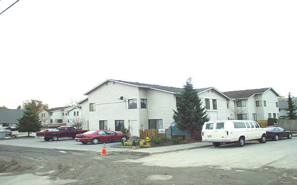 Pine Village Condominiums in Everett, WA - Building Photo - Building Photo