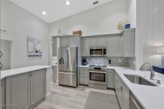 831 Sailaway Ln in Naples, FL - Building Photo - Building Photo