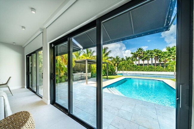 7610 Bayside Ln in Miami Beach, FL - Foto de edificio - Building Photo