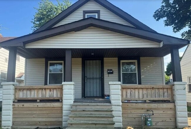 property at 14910 Kingsford Ave