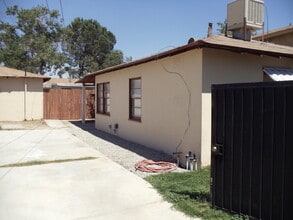 45153 Date in Lancaster, CA - Building Photo - Building Photo