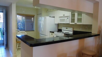 5842 Crystal Shores Dr-Unit -102 in Boynton Beach, FL - Building Photo - Building Photo