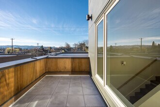 2457 SE Ankeny St in Portland, OR - Building Photo - Building Photo