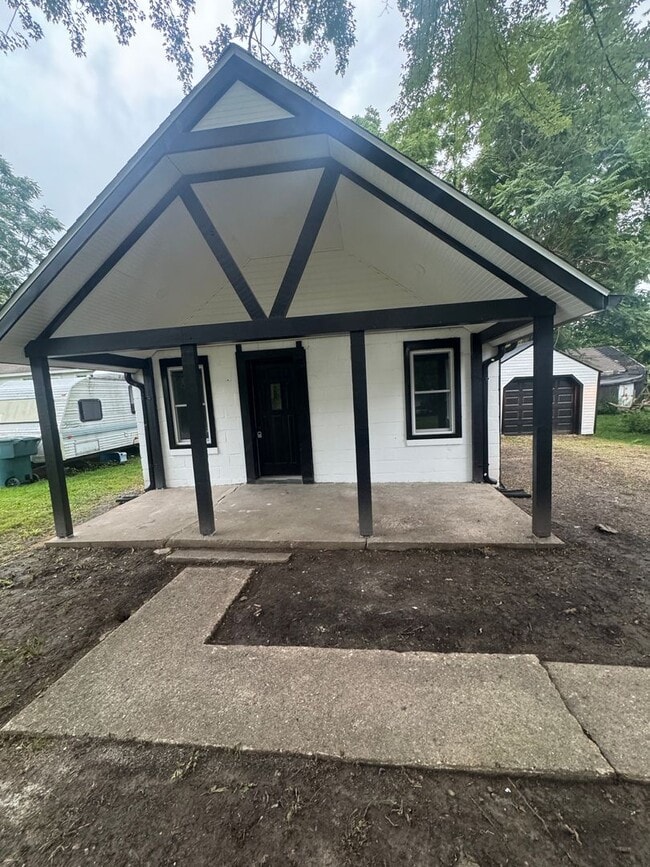 property at 1614 E Princeton Ave