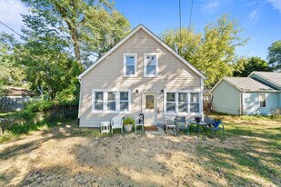 92 Congress St in Williams Bay, WI - Building Photo