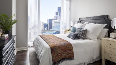 102 W Wacker Dr in Chicago, IL - Building Photo - Building Photo