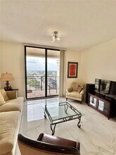 888 Douglas Rd in Coral Gables, FL - Building Photo - Building Photo