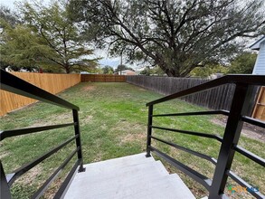 607 E Martindale Rd in Seguin, TX - Building Photo - Building Photo