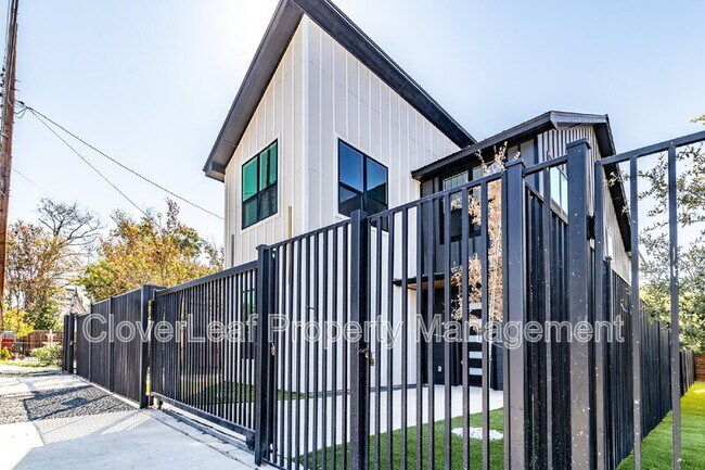 414 Montana St in San Antonio, TX - Building Photo - Building Photo