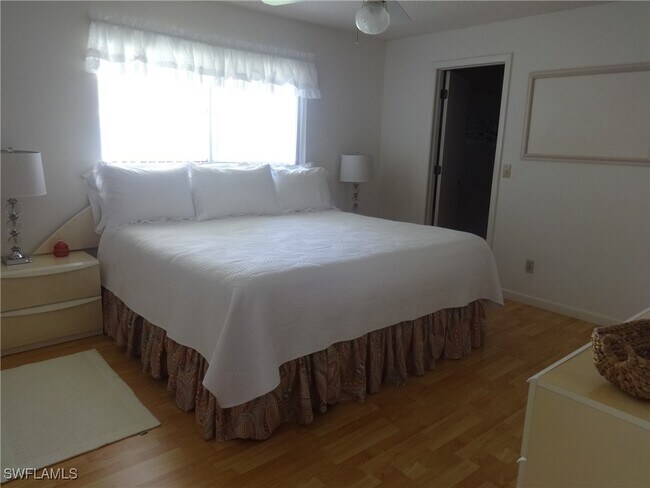 330 SE 34th St