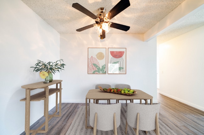800 E Bobier Dr