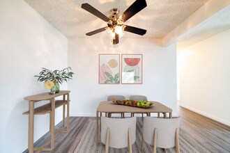 800 E Bobier Dr in Vista, CA - Building Photo - Building Photo