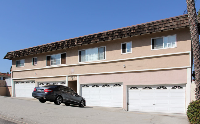 1903 Bataan Rd in Redondo Beach, CA - Building Photo - Building Photo