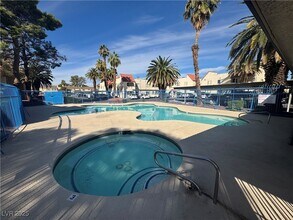 4919 Newport Cove Dr in Las Vegas, NV - Building Photo - Building Photo