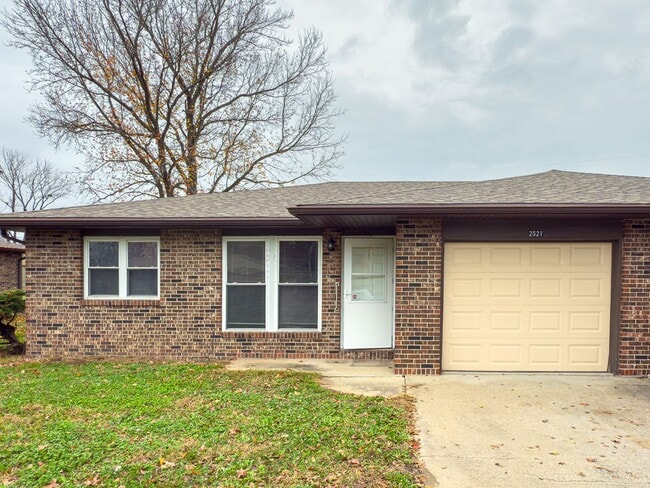 property at 2523-2523 E Morris Dr