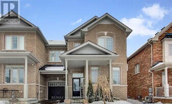 10 Pearcey Cr in Barrie, ON - Building Photo