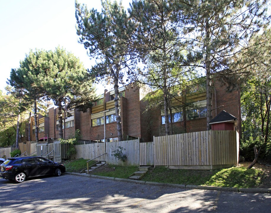 Havenbrook Gardens in Toronto, ON - Building Photo