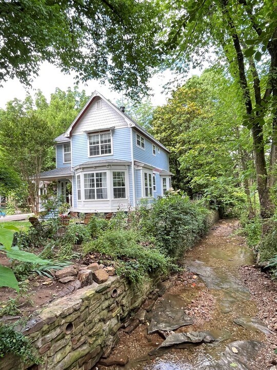 689 S Willow Ave in Fayetteville, AR - Building Photo
