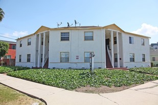 6910 Kittyhawk Ave in Los Angeles, CA - Building Photo