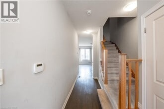 12 Mockingbird Ln in Hamilton, ON - Building Photo - Building Photo