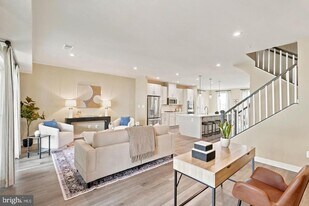 24274 Thurso Sq in Dulles, VA - Building Photo