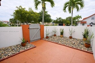 3200 Coral Springs Dr in Coral Springs, FL - Building Photo - Building Photo