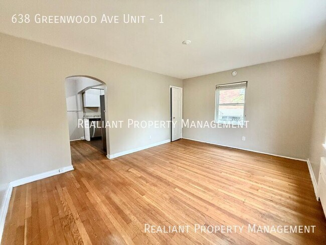 638 Greenwood Ave in Cincinnati, OH - Foto de edificio - Building Photo