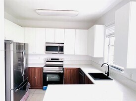 445 NE 21st Ave in Homestead, FL - Building Photo
