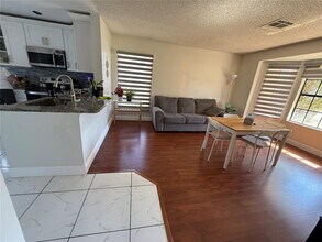 227 Burning Tree Dr in Kissimmee, FL - Building Photo - Building Photo