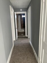 16927 Hillsboro Rd in Cleveland, OH - Building Photo - Building Photo