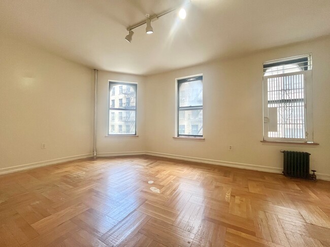 610 W 150th St
