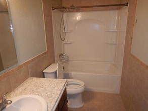 2114 Hollyhill Rd, Unit 1 in Pensacola, FL - Building Photo - Building Photo