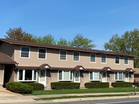 610 12th Ave S in Onalaska, WI - Building Photo