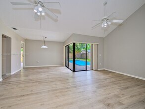 16742 Royal Poinciana Dr in Weston, FL - Building Photo - Building Photo