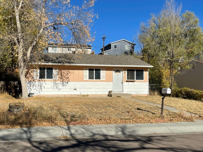 2137 Frontier Dr in Colorado Springs, CO - Building Photo - Building Photo