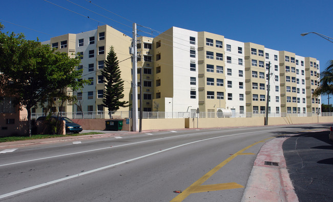 Stella Maris Senior Center in Miami Beach, FL - Foto de edificio - Building Photo