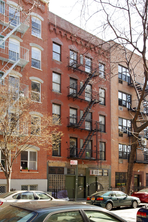 535 E 6th St in New York, NY - Building Photo