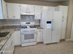 277 Tulip Ln in Freehold, NJ - Building Photo - Building Photo