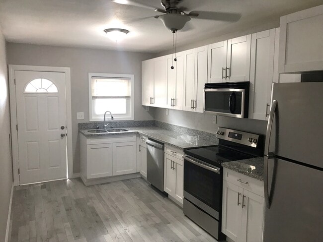 2216 W Woodlawn Ave in Tampa, FL - Building Photo - Building Photo