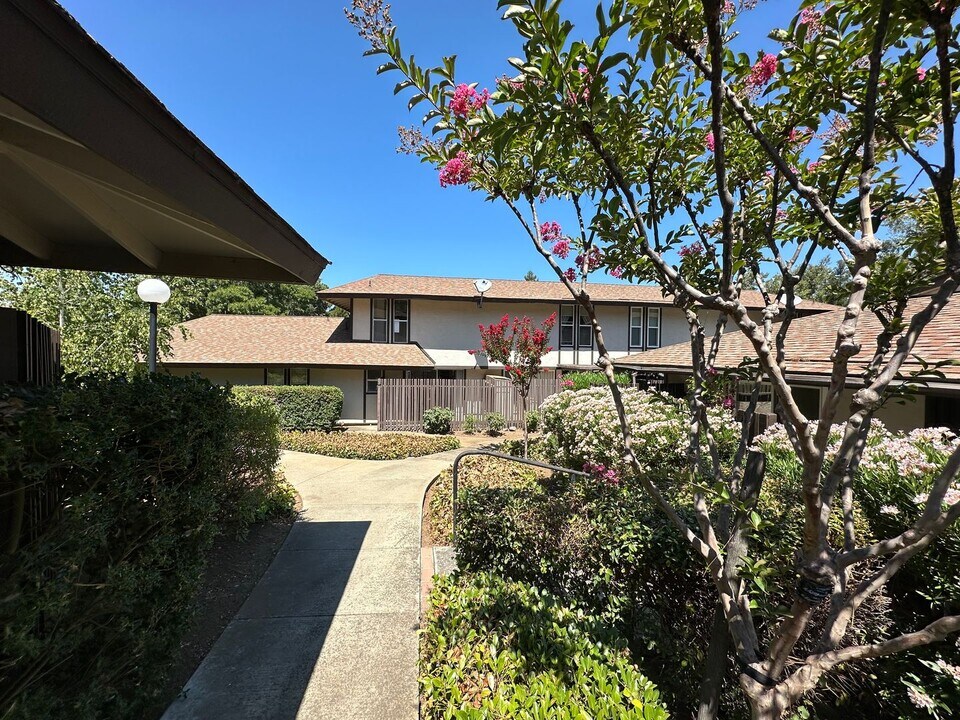 5442 Roundtree Ct in Concord, CA - Building Photo