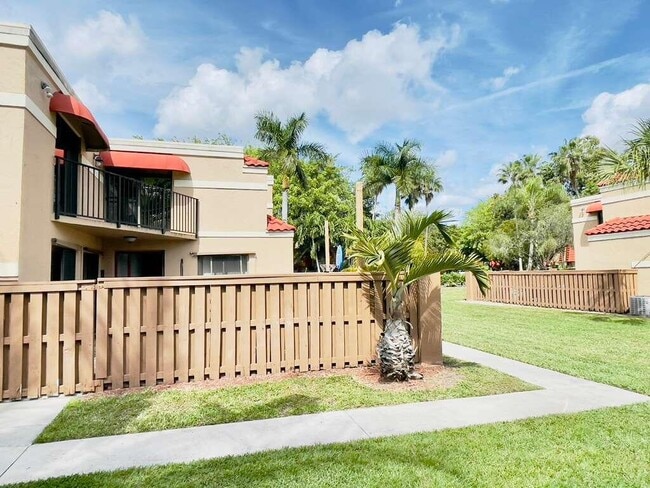 8206 Severn Dr in Boca Raton, FL - Building Photo - Building Photo