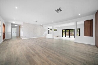 19402 NE 19th Ct in Miami, FL - Building Photo - Building Photo