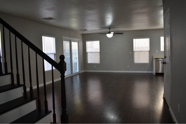 10348 S Maurice River Ct in Las Vegas, NV - Building Photo - Building Photo